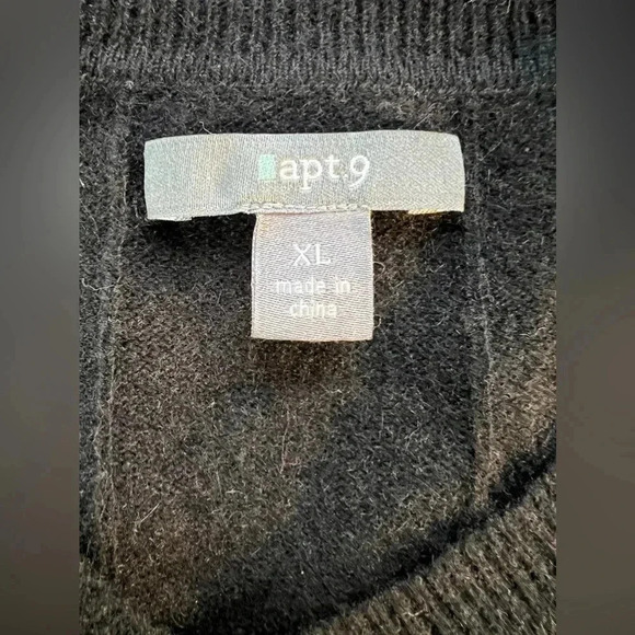 apt. 9 | men’s v-neck cashmere sweater. Size: XL - Picture 3 of 13